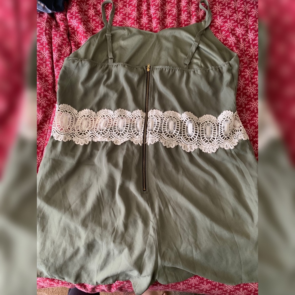 Romper - Picture 2 of 4
